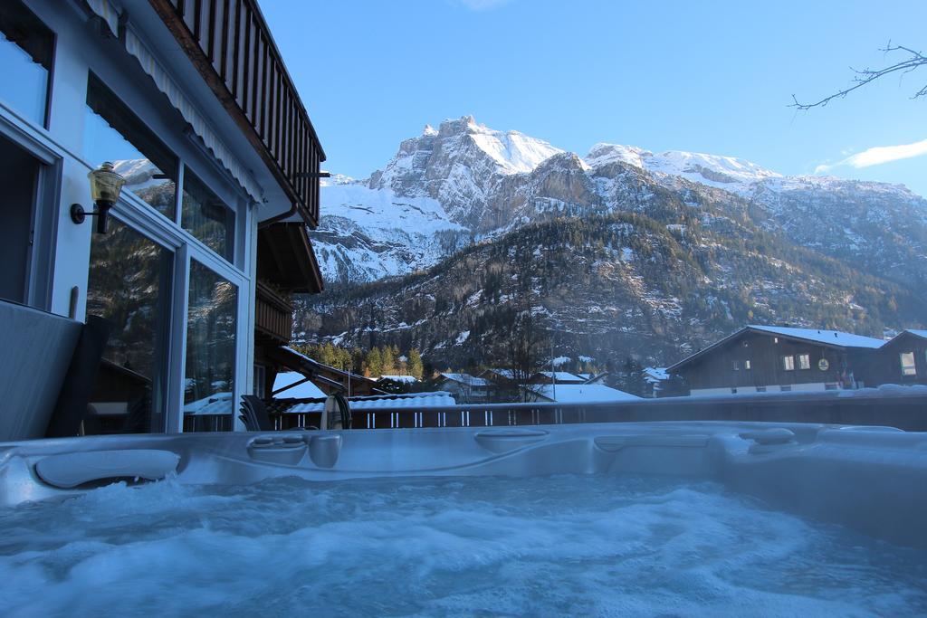 Toni'S Alpine Loft & Spa Kandersteg Zimmer foto