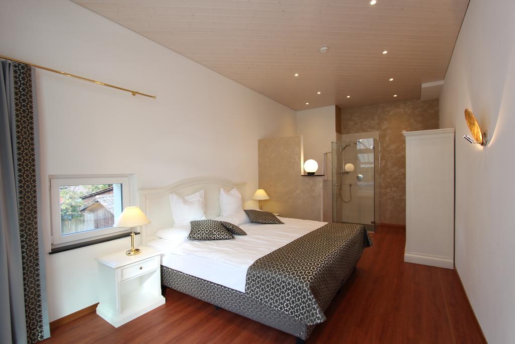 Toni'S Alpine Loft & Spa Kandersteg Zimmer foto