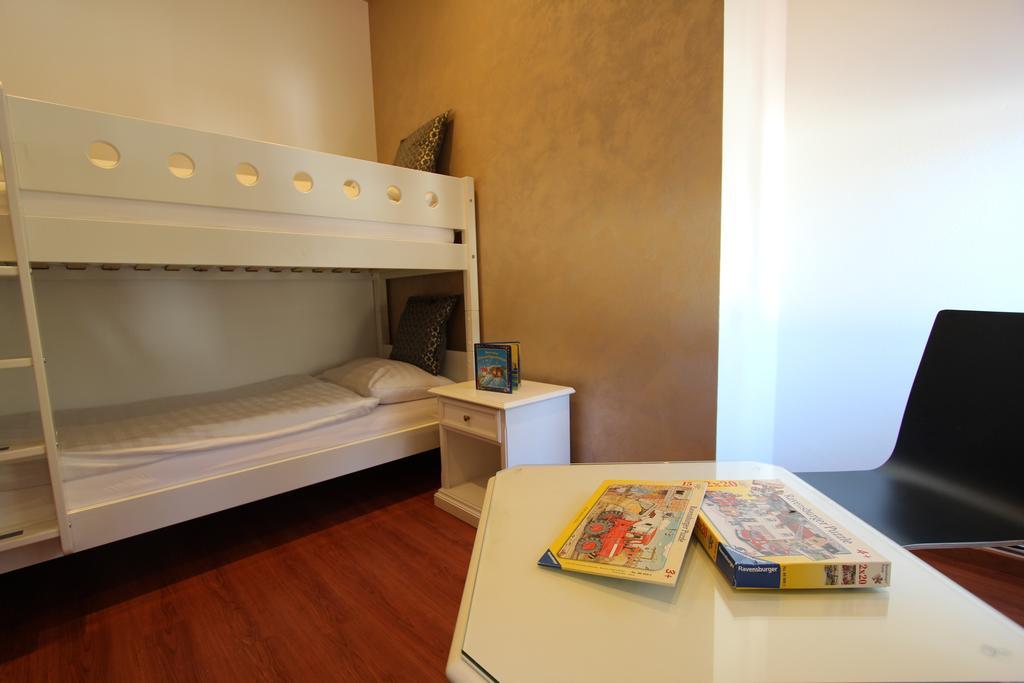 Toni'S Alpine Loft & Spa Kandersteg Zimmer foto